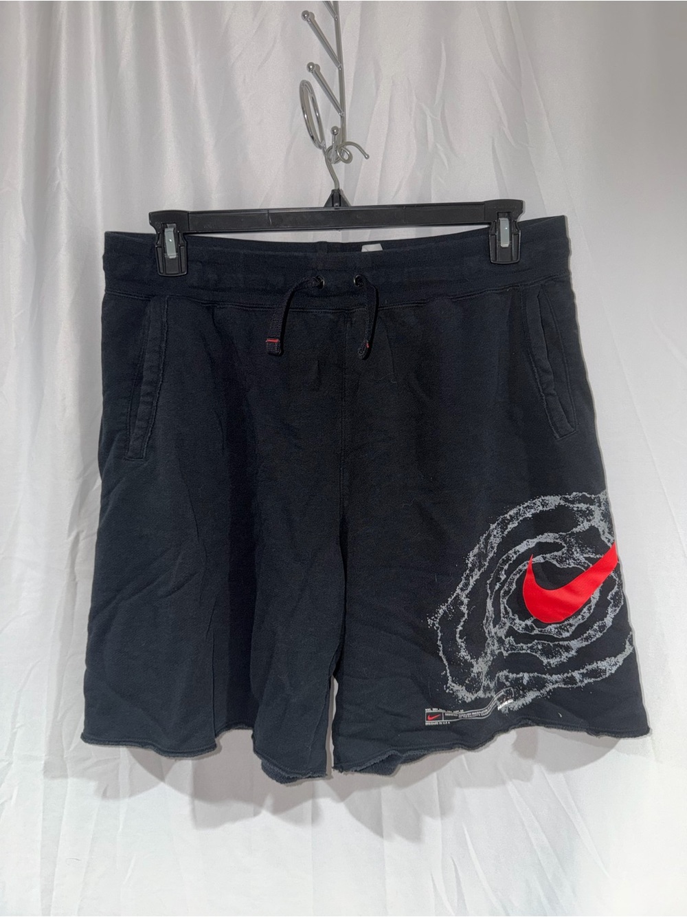 Nike Shorts Black Red Swoosh Graphic Space to Dream Loose Fit Sweat Shorts L